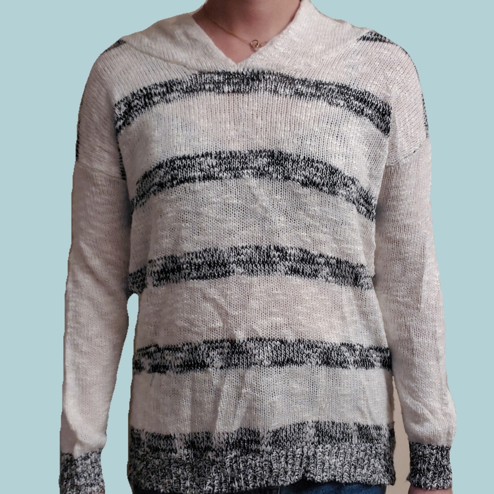 HOODED STRIPED THIN KNIT SWEATER